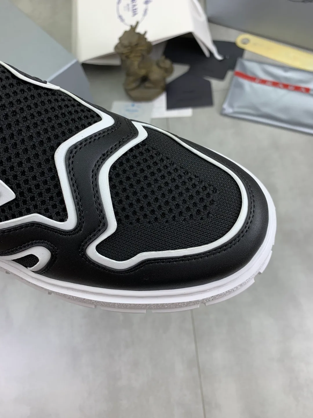 Men's shoes 💰P600💰 [New style] Flying weave series (summer must-have) is now available on the official website, 🆘 Trendy brand (Prada) mainly promotes popular models, avant-garde and versatile fashionable men's shoes, private version mold opening, cowhide surface splicing 1:1.. Fashionable and simple, original imported cowhide and cowhide leather feet; the atmosphere and personality are more fashionable, eye-catching and pursuing class. It will subvert the old idea and be a must-have for fashion trendsetters with you! Must keep it for yourself! High-end comfort and low-end, high-end quality workmanship. Size: 38-45 4️⃣colors available.